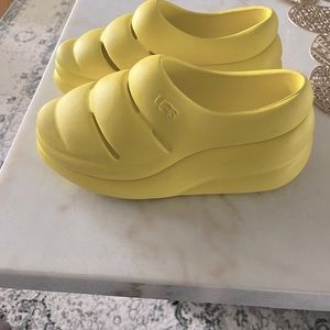 Ugg Sport Yeah clog. Women’s size 8. Yellow.